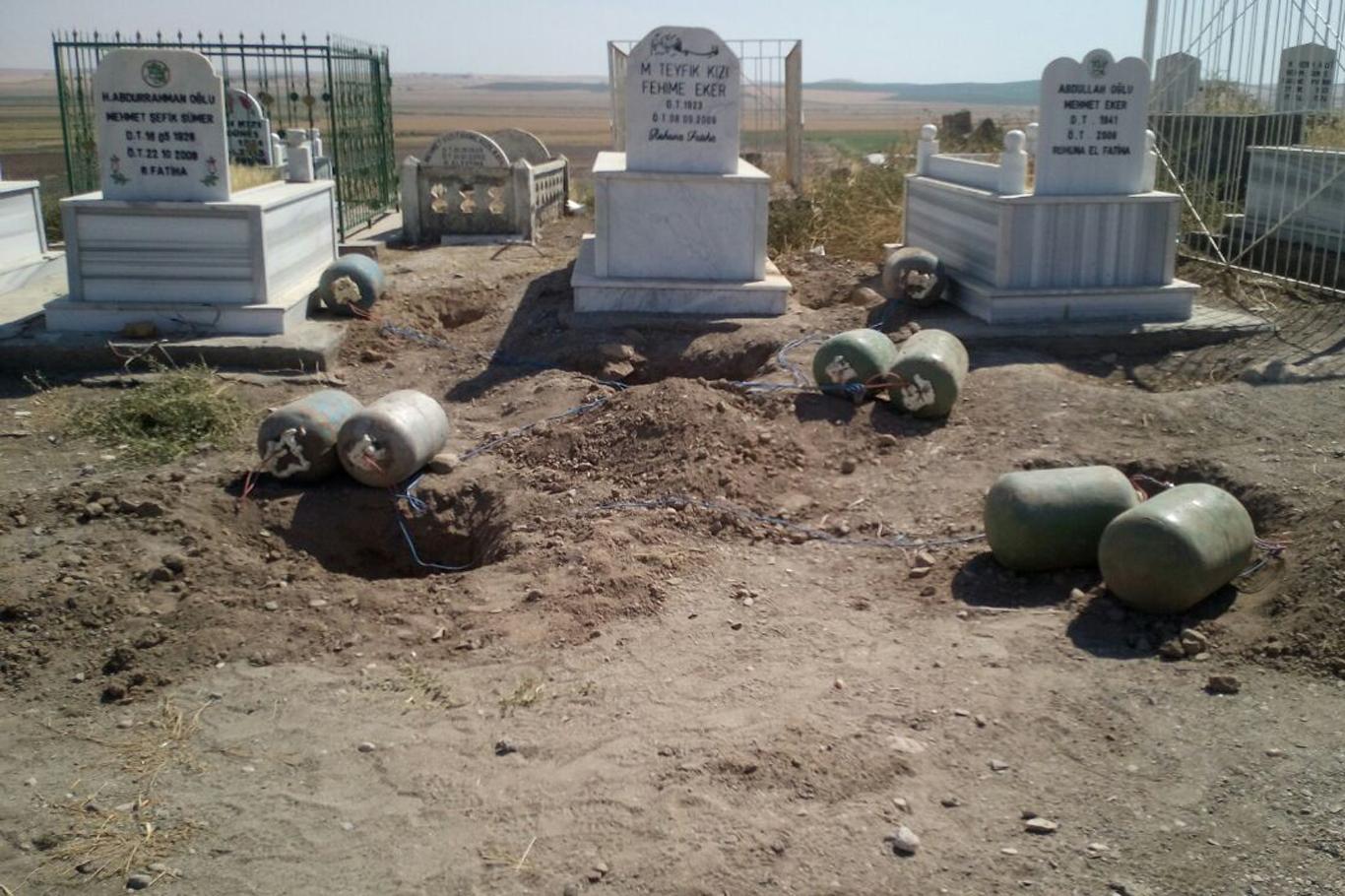 Mehdi Eker’in annesinin metfun olduğu mezarlıkta 640 kilo patlayıcı bulundu